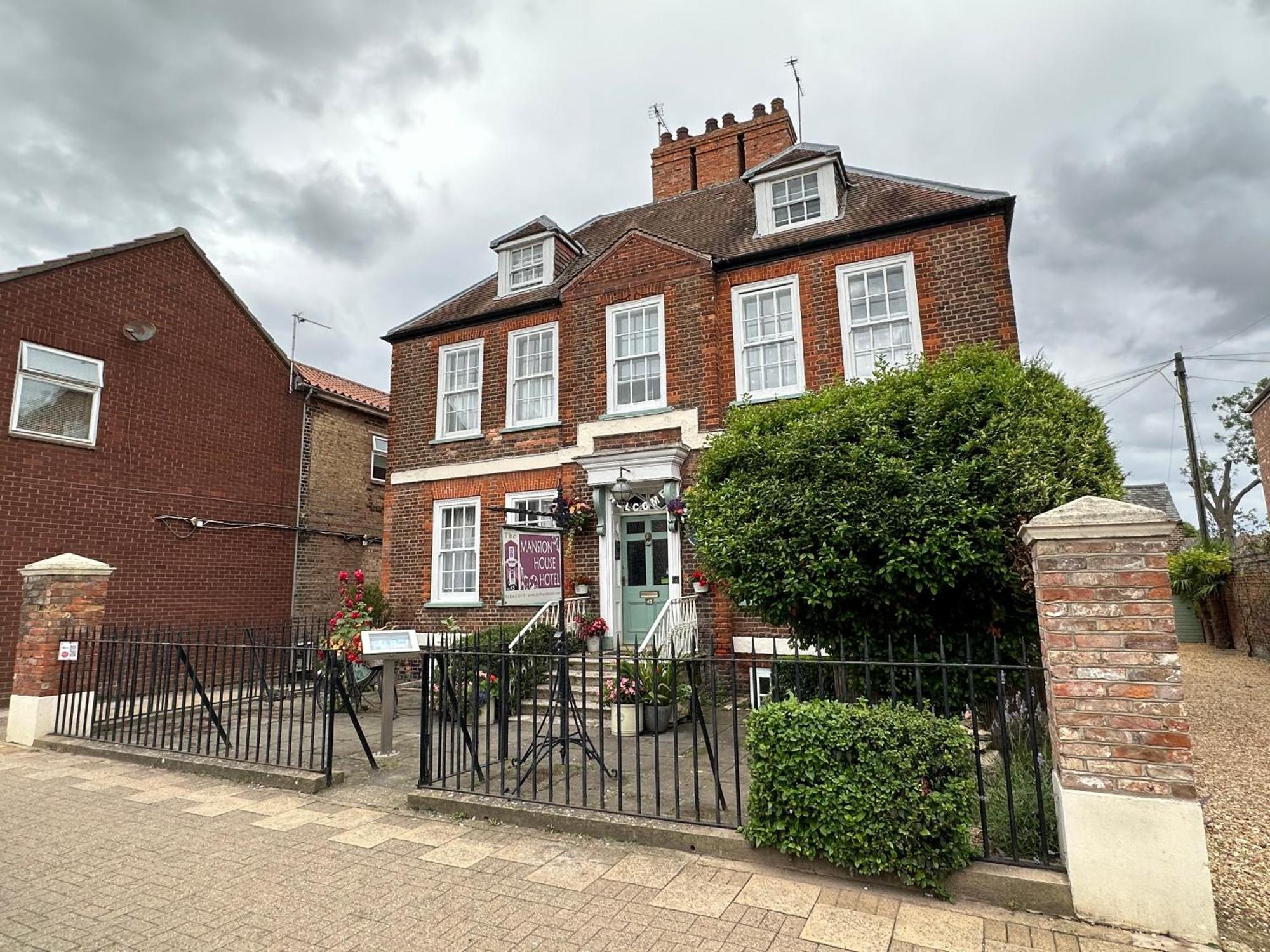 The Mansion House Hotel Holbeach Bagian luar foto