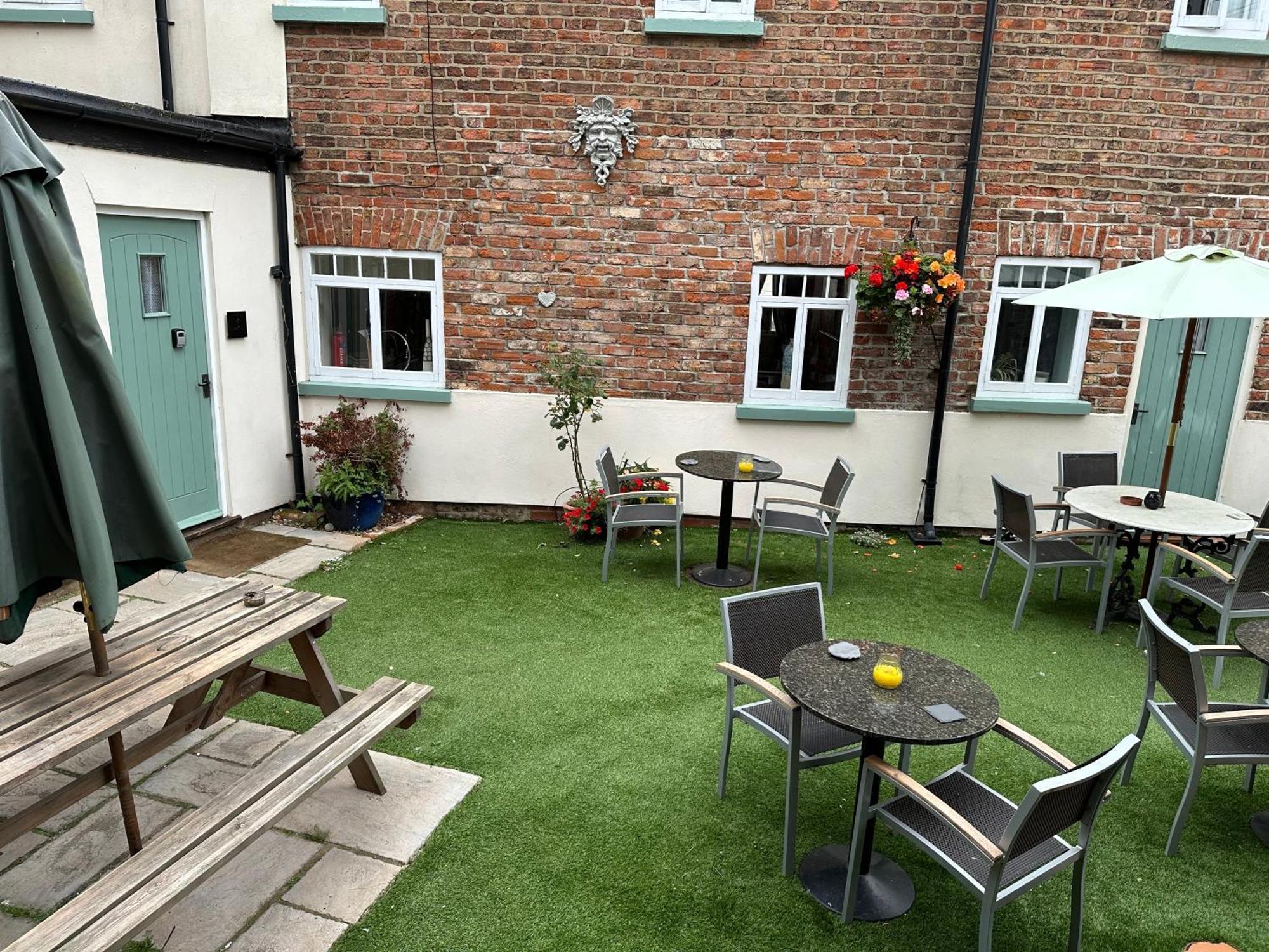The Mansion House Hotel Holbeach Bagian luar foto